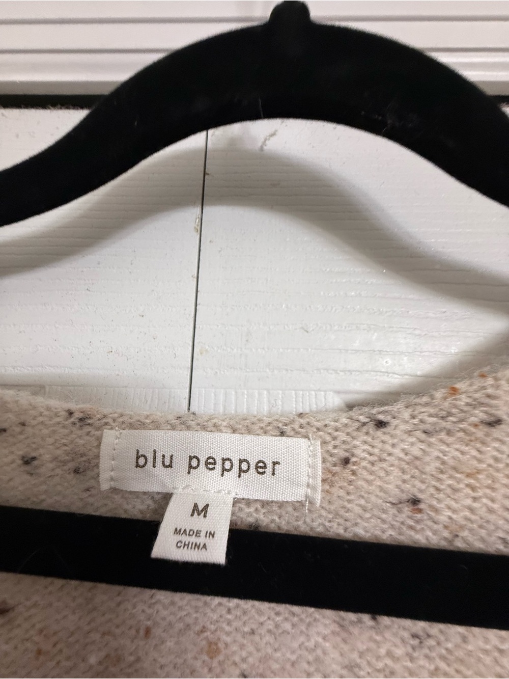 Blu Pepper Speckled Cream V-Neck Sweater - Picture 2 of 2